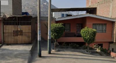 Venta Casa Familiar De 5 Dormitorios Con Jardin Y Estacionamientos - Villa Maria Del Triunfo