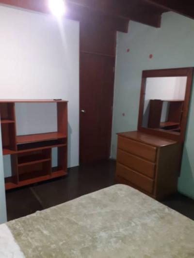 ALQUILO HABITACION ENBUENA ZONA DE MIRAFLORES A UNA CUADRA DE LARCO MAR 