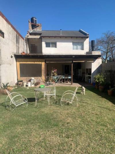 En venta casa 4 dormitorios y cochera en pleno centro de Funes, Rosario, Santa Fe.