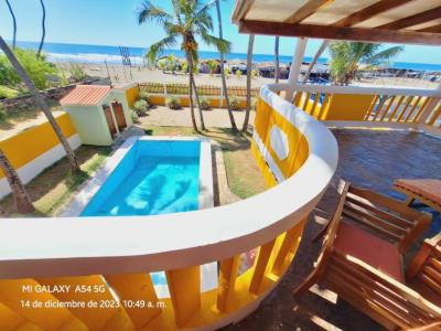 Casa de playa con piscina, Poneloya 