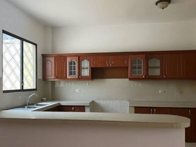 ALQUILER DE MODERNO DEPARTAMENTO EN SURCO LA BOLICHERA 