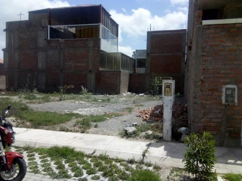 SE VENDE TERRENO EN URB. SANTA URSULA JLByR