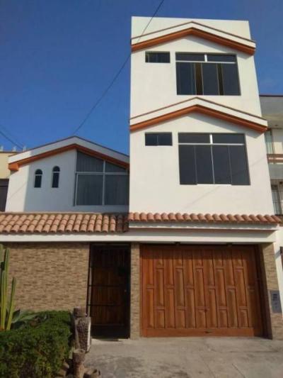 ALQUILER Primer piso de casa en Cedros de Villa - Chorrillos