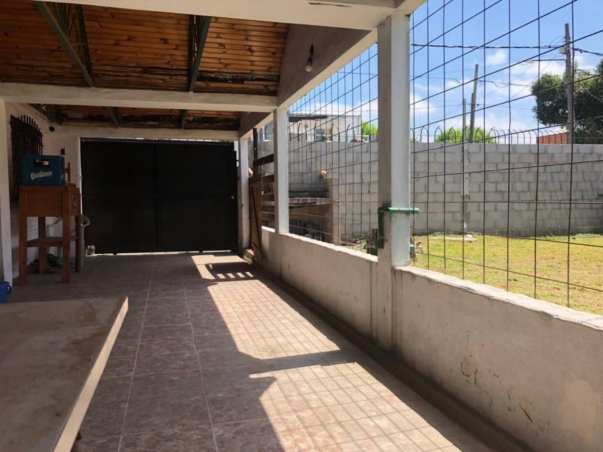 Casa Estilo Abovedada En Ituzaingo Norte De 4 Ambientes Con Cochera Para Varios Autos