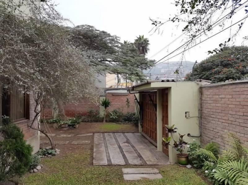 Casa en Venta en Santiago de Surco frente al colegio Trener