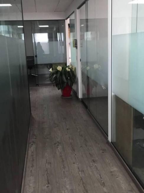 Moderna Oficina Full Amoblada en Alquiler en Miraflores /areas Comunes/edificio Empresarial
