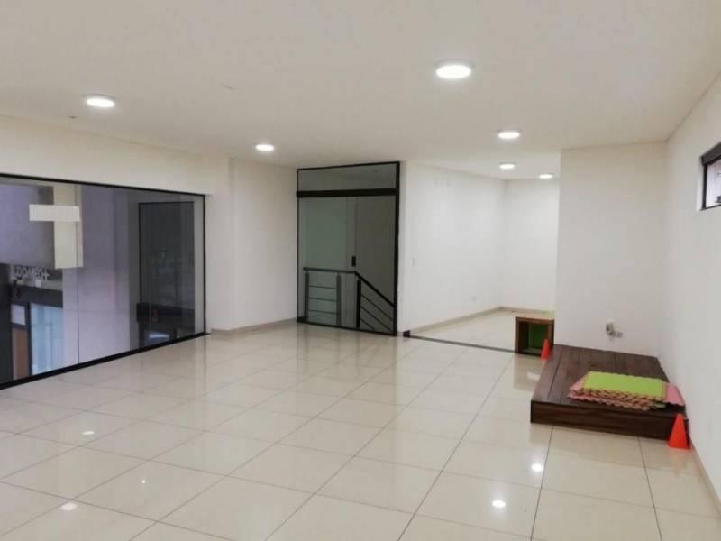 LOCAL COMERCIAL DUPLEX EN VENTA