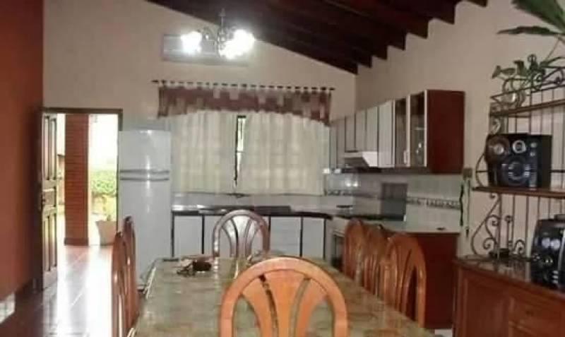 VENDO CASA EN FERNANDO DE LA MORA ZONA IPS DE INGAVI COD 2057