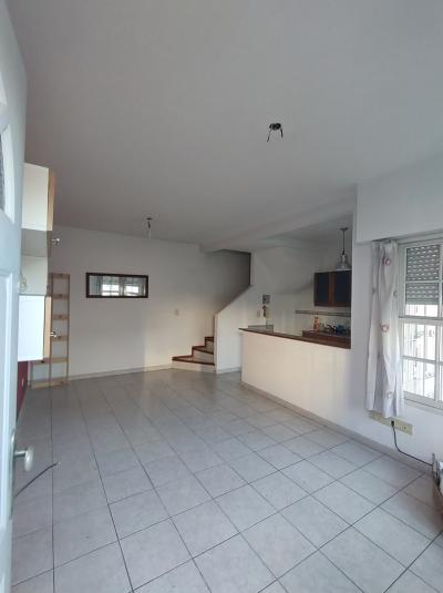 Casa 1 dormitorios en venta en Villa Sarmiento, Moron
