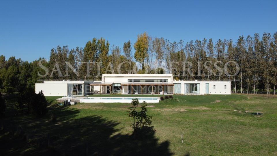 Casa 4 dormitorios en venta en Colonia de Chacras Barrio (Campana), Campana