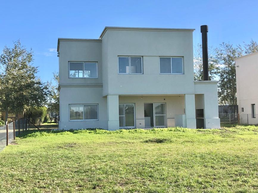 Casa 3 dormitorios en venta en Haras del Sur III, La Plata