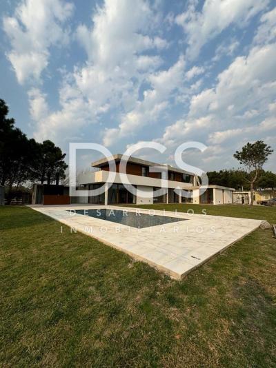 Casa 4 dormitorios en venta en La Herradura, Pinamar