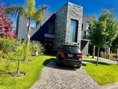 Casa 4 dormitorios en venta en Pilar del Este, Pilar