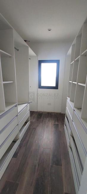 Casa 4 dormitorios en venta en San Sebastian, Escobar