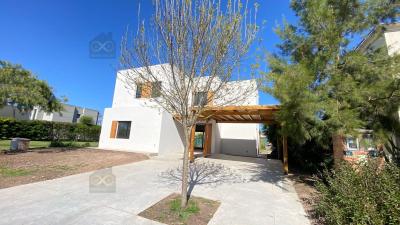Casa 4 dormitorios en venta en Pilar del Este, Pilar