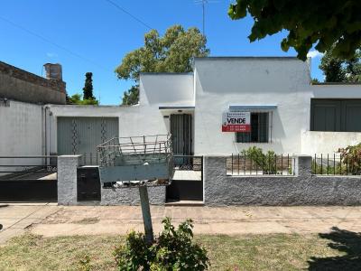 Casa 2 dormitorios en venta en Los Hornos, La Plata