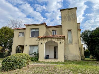 Casa 5 dormitorios en venta en Pilar del Este, Pilar