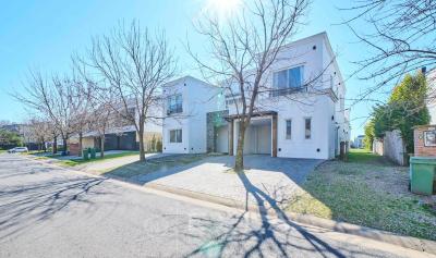 Casa 4 dormitorios en venta en Nordelta, Tigre