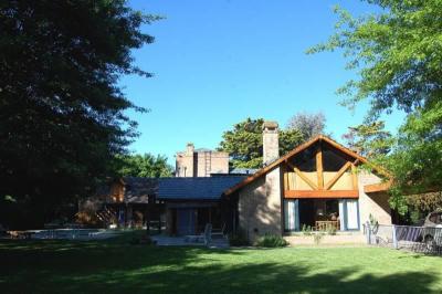 Casa 4 dormitorios en alquiler temporario en Highland Park CC, Pilar