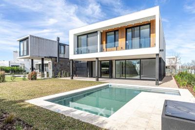Casa 4 dormitorios en venta en Nordelta, Tigre