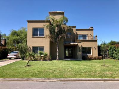 Casa 4 dormitorios en alquiler temporario en Villanueva, Tigre