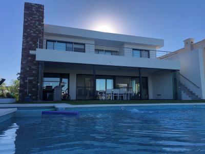 Casa 5 dormitorios en alquiler temporario en San Matias, Escobar