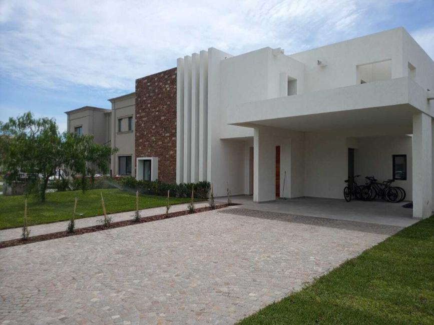 Casa 5 dormitorios en alquiler temporario en San Matias, Escobar