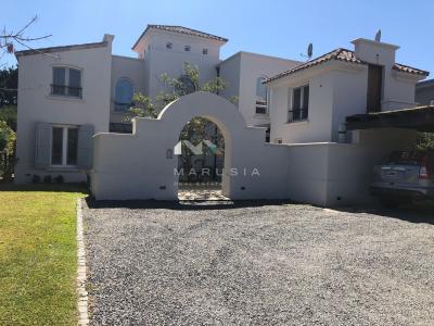 Casa 4 dormitorios en alquiler temporario en Ayres Del Pilar, Pilar