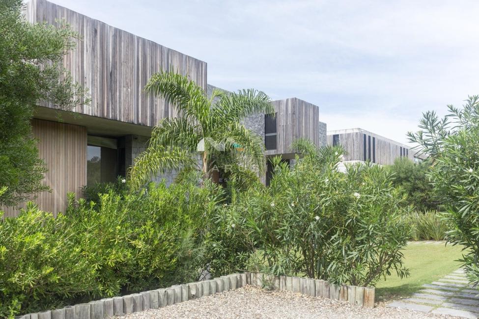 Casa 5 dormitorios en alquiler temporario en Punta del Este, Punta del Este