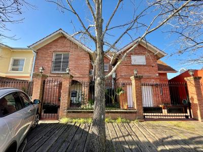Casa 4 dormitorios en venta en Villa Adelina, San Isidro