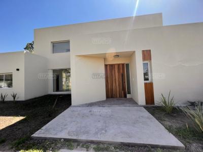 Casa 4 dormitorios en alquiler en San Matias, Escobar