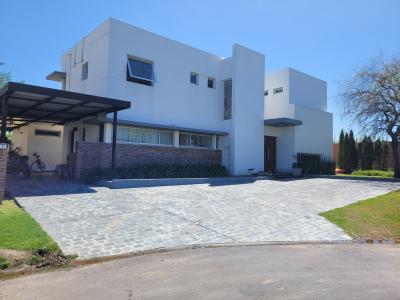 Casa 3 dormitorios en alquiler temporario en General Pacheco, Tigre