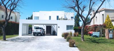 Casa 3 dormitorios en alquiler temporario en Villanueva, Tigre