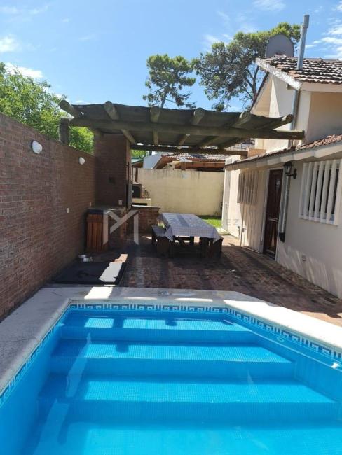 Casa 3 dormitorios en venta en Villa Gesell