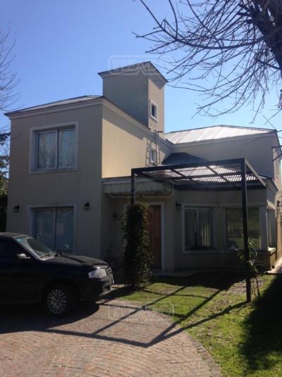 Casa 3 dormitorios en alquiler en Francisco Álvarez, Moreno