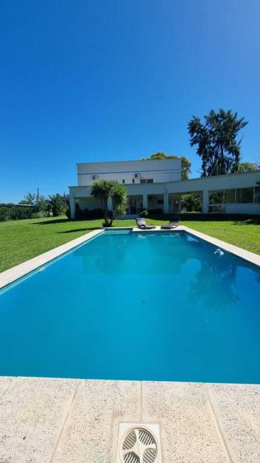 Casa 4 dormitorios en venta en Arana, La Plata
