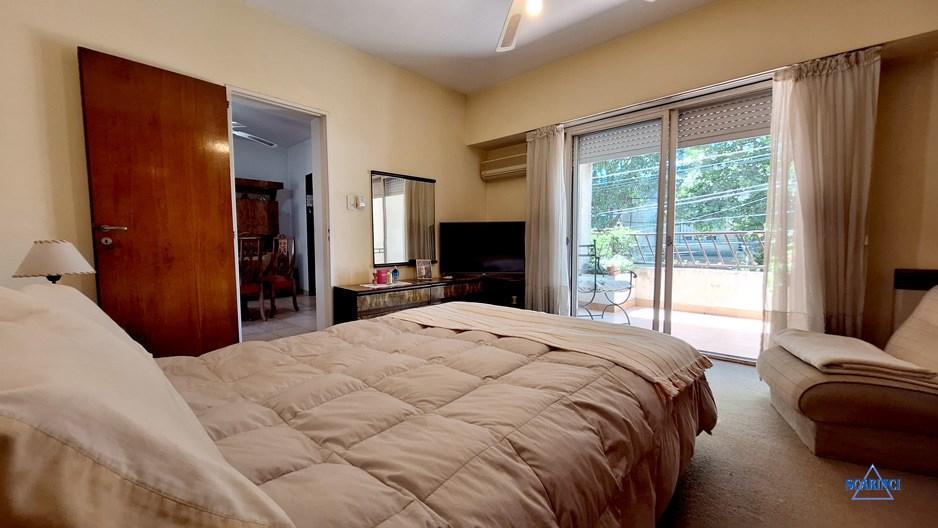 Casa 4 dormitorios en venta en Caseros, Tres de Febrero