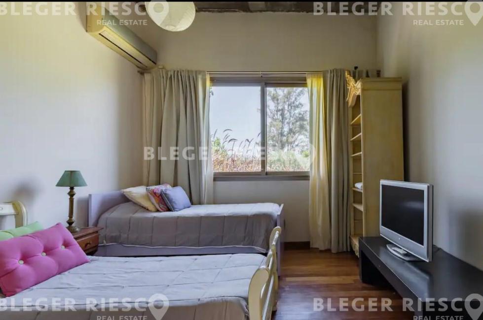 Casa 5 dormitorios en alquiler temporario en Lima, Zarate