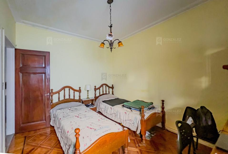 Casa 4 dormitorios en venta en Lujan