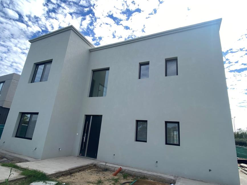 Casa 4 dormitorios en venta en Puertos, Escobar