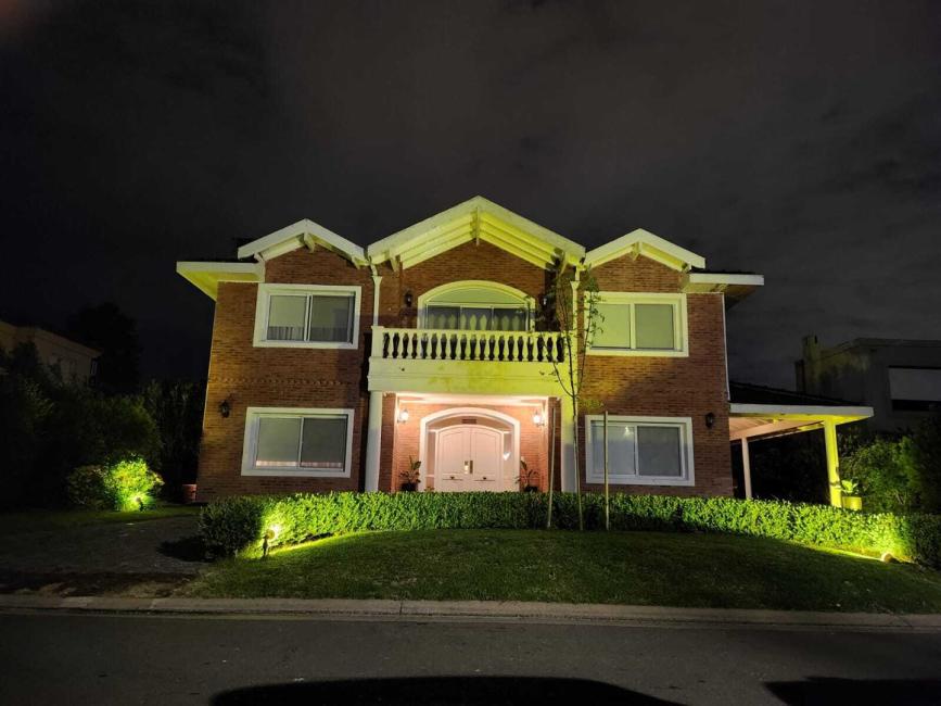 Casa 4 dormitorios en alquiler temporario en Santa Barbara, Tigre