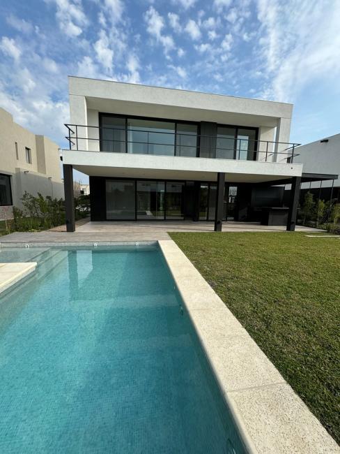 Casa 4 dormitorios en venta en Nordelta, Tigre