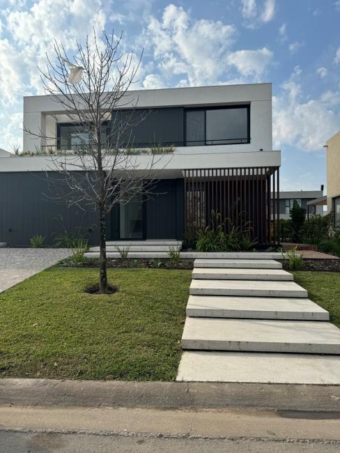 Casa 4 dormitorios en venta en Nordelta, Tigre