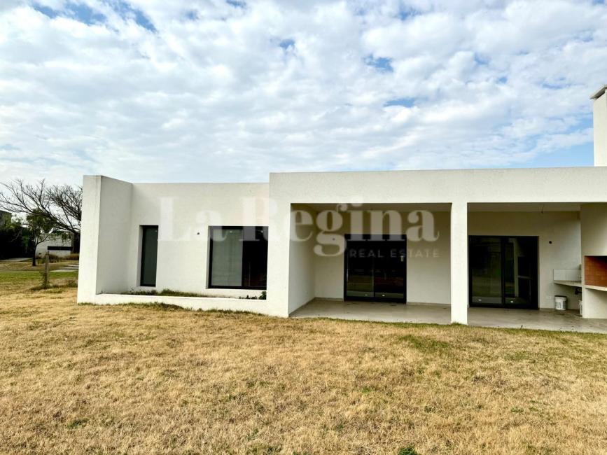 Casa 4 dormitorios en venta en El Canton, Escobar