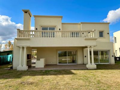 Casa 2 dormitorios en venta en Chateau Pilar, Pilar