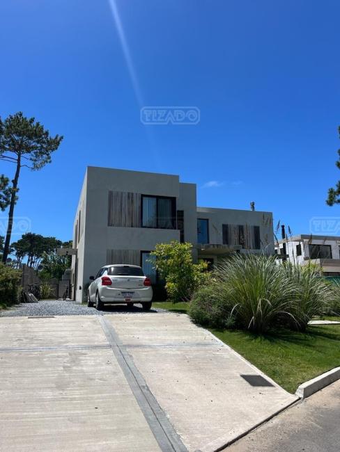 Casa 5 dormitorios en venta en Punta del Este, Punta del Este