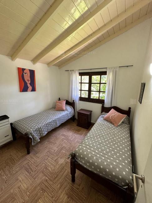 Casa 3 dormitorios en alquiler temporario en Pinamar