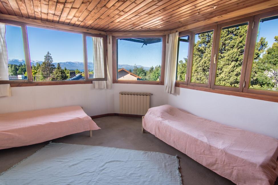 Casa 3 dormitorios en alquiler temporario en Jardin Botanico, Bariloche