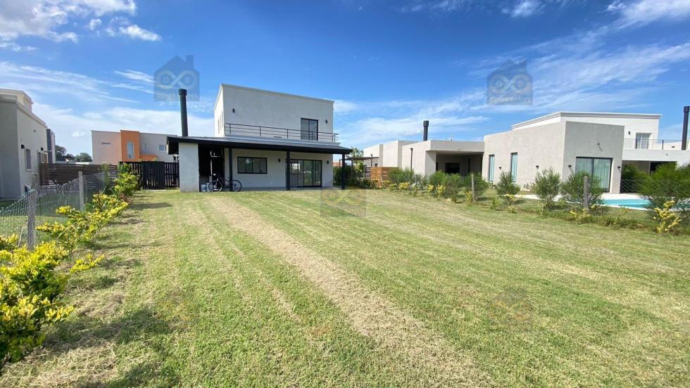 Casa 4 dormitorios en venta en Pilar del Este, Pilar