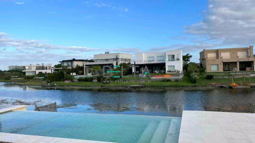 Casa 5 dormitorios en venta en Puertos, Escobar